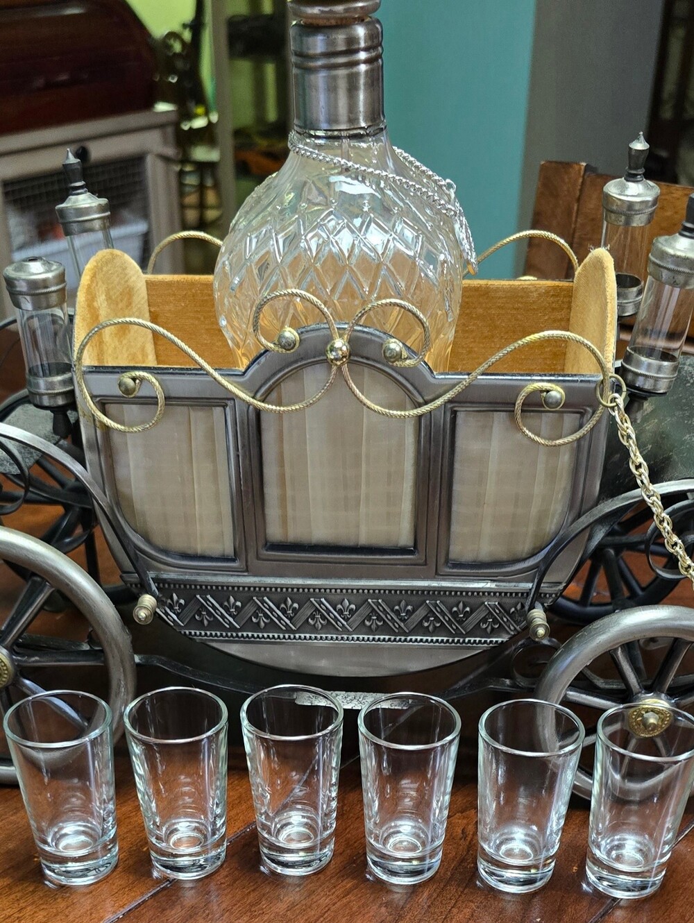 Vintage Musical Liquor Carriage Decanter Set 6 Shot Glasses “How Dry I Am”